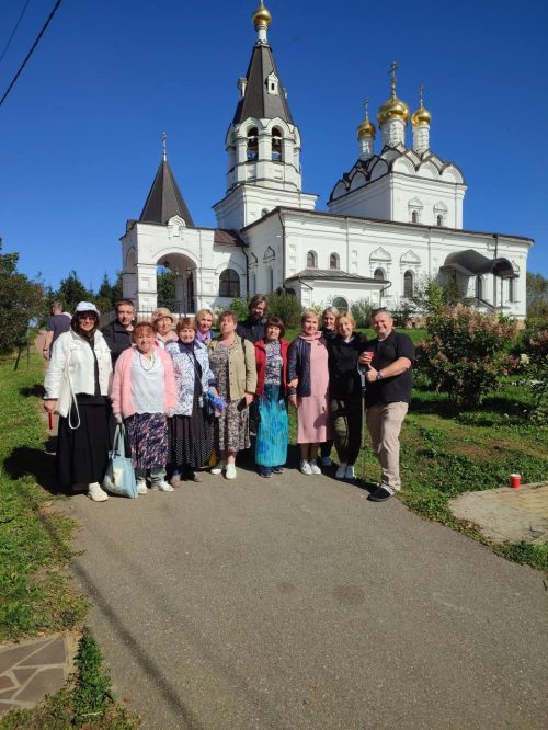 Прихожане храма святых мучеников Адриана и Наталии в Бабушкине совершили паломничество на подворье Свято-Троицкого Стефано-Махрищского монастыря в селе Талицы