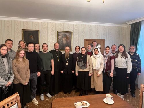 Молодежь Тихвинского храма в Алексеевском совершила паломничество в Свято-Введенскую Оптину пустынь