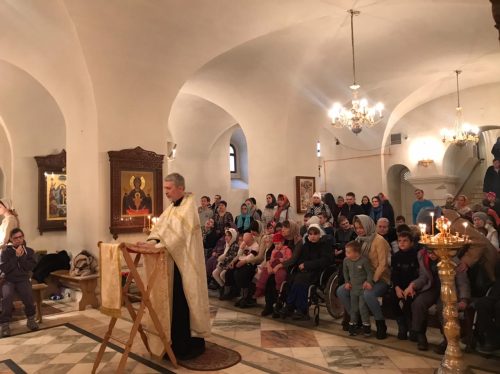В храме преподобного Серафима Саровского в Раеве состоялся молебен для детей-инвалидов