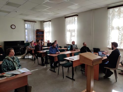 Инструктаж комиссий научно-исследовательской культурологической олимпиады в храме Покрова Пресвятой Богородицы в Медведкове