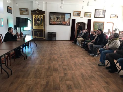 Лекция «Крест — хранитель всея вселенныя» прошла в храме преподобного Серафима Саровского в Раеве