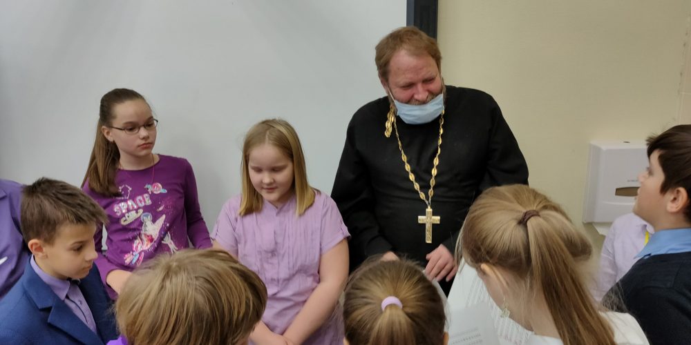 Состоялся мастер-класс из серии проекта внеурочных мероприятий «Буквица», посвященных церковнославянской каллиграфии, организованный Отделом религиозного образования Северо-восточного викариатства