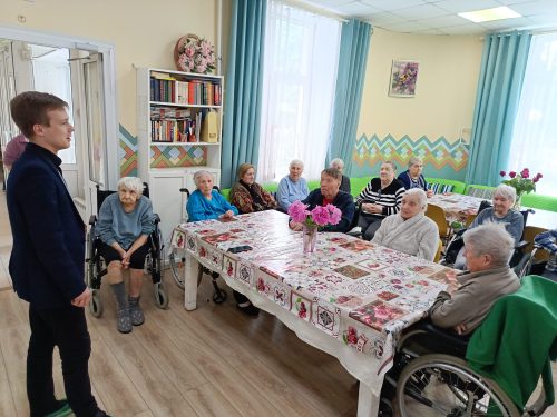 Волонтеры храма Живоначальной Троицы в усадьбе Свиблово посетили проживающих в центре для пожилых людей «Вторая молодость»