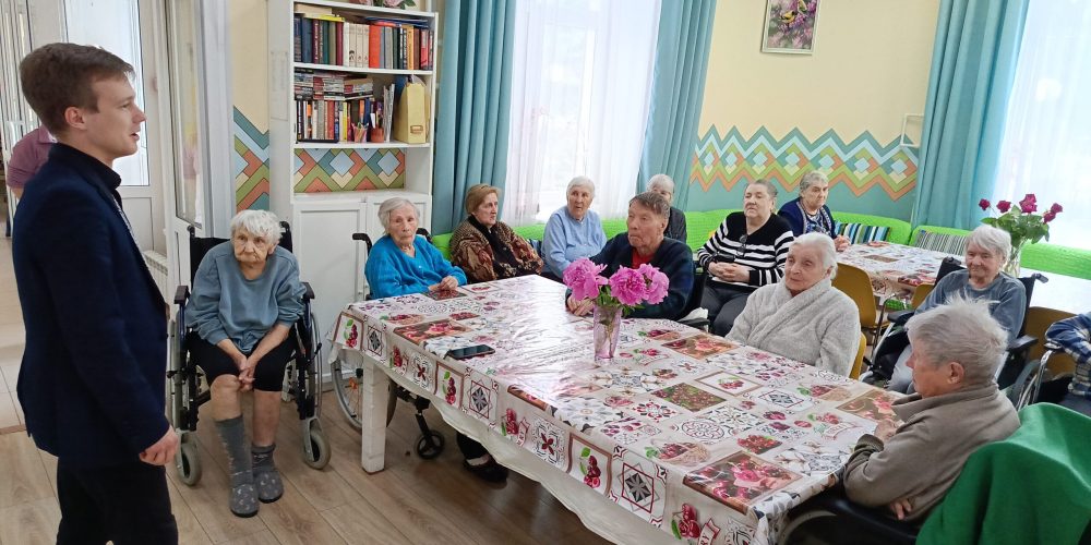 Волонтеры храма Живоначальной Троицы в усадьбе Свиблово посетили проживающих в центре для пожилых людей «Вторая молодость»