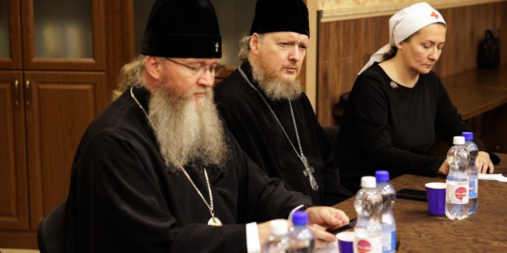 Настоятель храма Торжества Православия в Алтуфьево протоиерей Сергий Кляев принял участие в первом заседании новообразованного епархиального отдела «Церковь и медицина» в Луганске