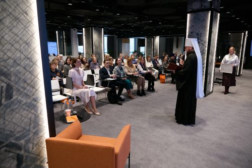В рамках Рождественских чтений митрополит Арсений принял участие в круглом столе, организованном благотворительными организациями «Дом для мамы» и «Спаси жизнь»