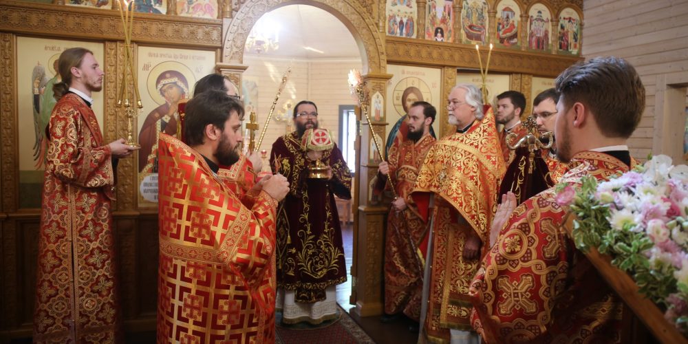 Архиепископ Егорьевский Матфей возглавил престольный праздник в храме иконы Божией Матери «Отрада и Утешение» в Ярославском