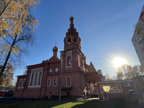 Людмила Подольская, ответственная за социальное служение храма Живоначальной Троицы при бывшем приюте братьев Бахрушиных, посетила телепрограмму «Вечер на СПАСе»