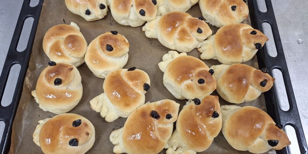 В храме святителя Николая Мирликийского в Отрадном воспитанники воскресной школы научились печь жаворонков