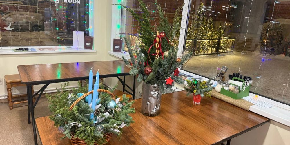 В храме Живоначальной Троицы при бывшем приюте Бахрушиных прошел мастер-класс по созданию рождественской настольной композиции