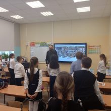 Клирик храма святого благоверного князя Димитрия Донского встретился с учениками школы №967