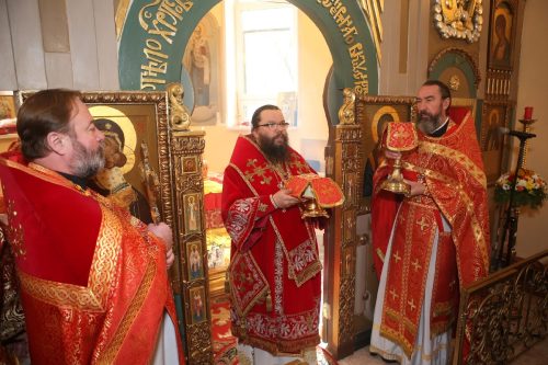 Архиепископ Егорьевский Матфей совершил Литургию в храме Симеона Персидского на Пятницком кладбище