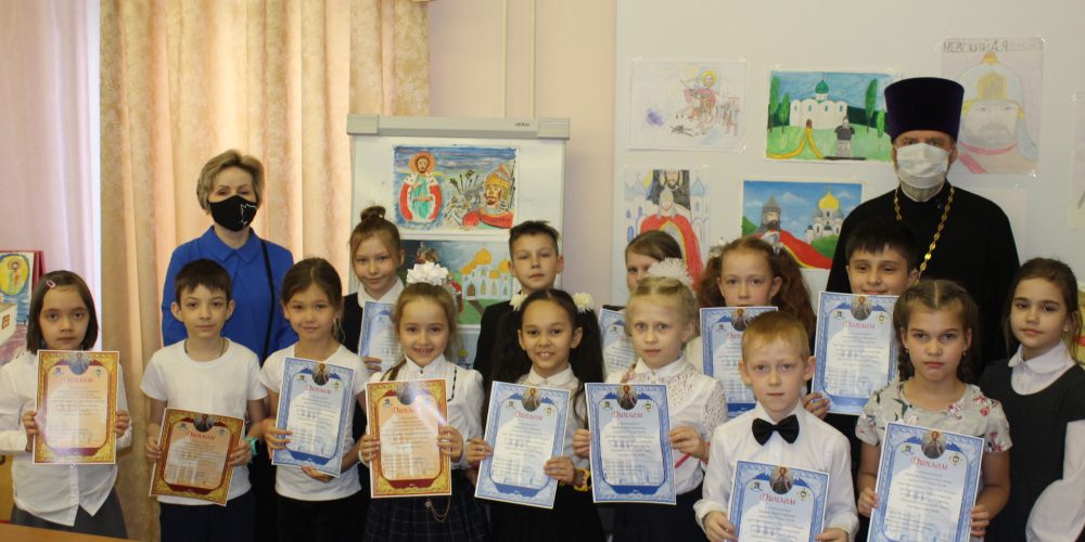 В школе № 1499 состоялось награждение участников и победителей конкурса «Александр Невский: Восток и Запад – историческая память народа»