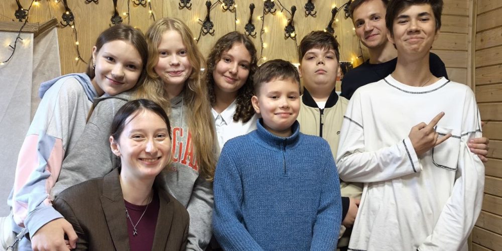 В храме Казанской иконы Божией матери в Лосиноостровской после летних каникул провели встречу молодежи — настоящих и будущих выпускников Детской воскресной школы