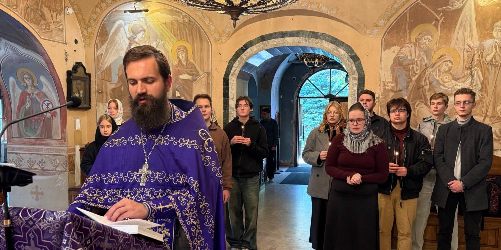 В храме Ризоположения в Леонове состоялся молебен на начало учебного года для студентов РГСУ