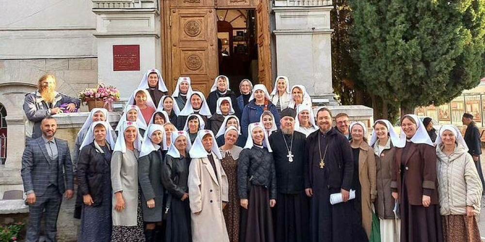 Настоятель храма Торжества Православия в Алтуфьево протоиерей Сергий Кляев встретился с госпитальным духовенством Севастополя и сестрами милосердия