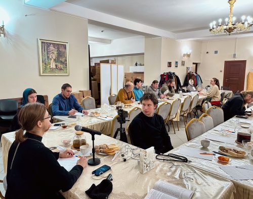 В храме иконы Божией Матери «Неопалимая Купина» в Отрадном прошел очередной семинар по самопознанию и искусству отношений