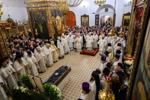 Митрополит Арсений сослужил за Литургией и чином отпевания отца Иоанна (Миронова) в Свято-Троицком кафедральном соборе