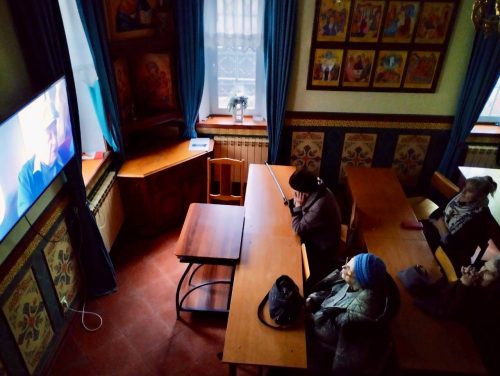 В рамках программы «Московское долголетие» при храме святых мучеников Адриана и Наталии в Бабушкине прошла очередная встреча членов Киноклуба