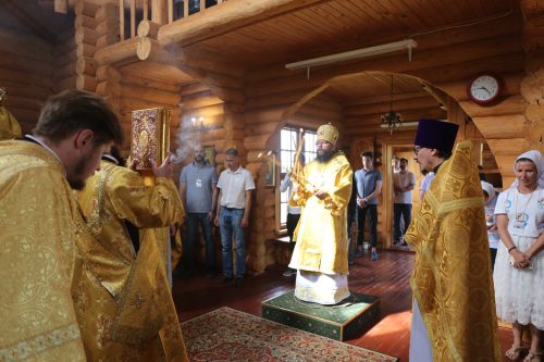 Архиепископ Матфей возглавил Божественную Литургию в храме свв. равнн. Кирилла и Мефодия в деревне Кутьино