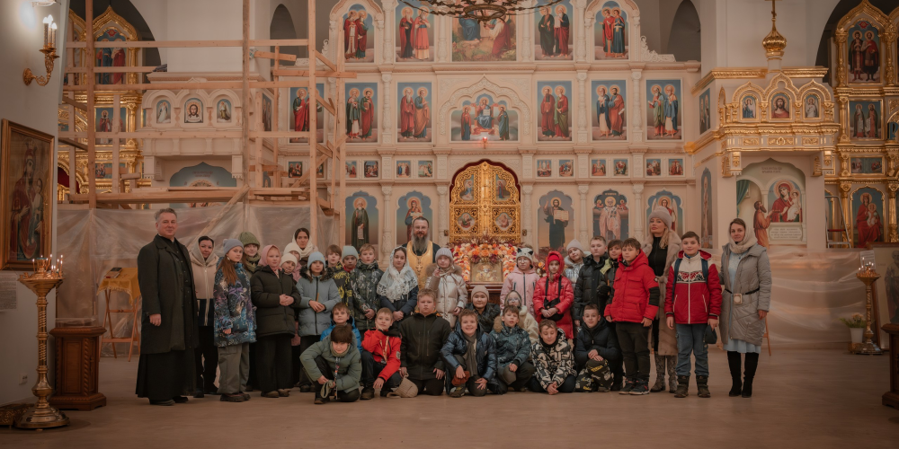 Сразу три четвёртых класса школы №1539 посетили с экскурсией храм Живоначальной Троицы при бывшем приюте Бахрушиных