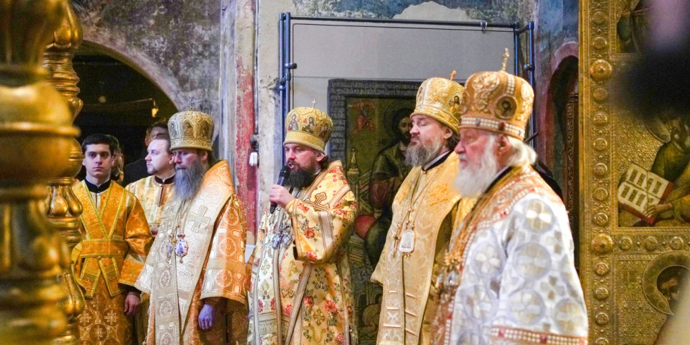 Митрополит Арсений сослужил за Литургией Святейшему Патриарху Кириллу в Успенском соборе Московского Кремля в праздник Собора Пресвятой Богородицы