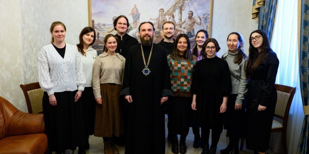 Молодежь Северо-Восточного викариатства поздравила митрополита Арсения с днём рождения