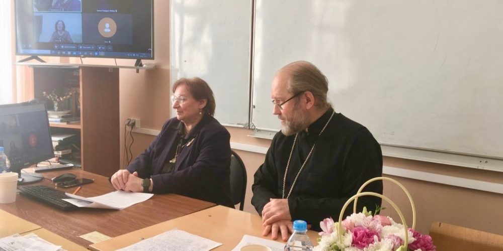 Клирик храма святых мучеников Адриана и Наталии в Бабушкине принял участие в круглом столе в Институте Славянской культуры