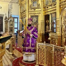 В субботу 2-й седмицы Великого поста митрополит Арсений совершил Божественную литургию в храме Живоначальной Троицы на Пятницком кладбище