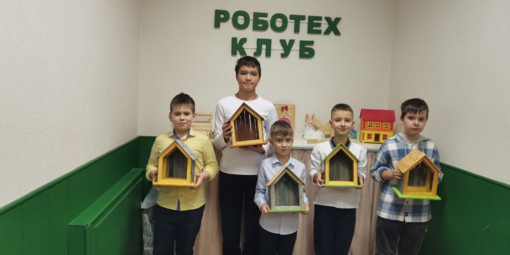 Воспитанники воскресной школы при храме иконы Божией Матери «Живоносный источник» в Бибиреве приняли участие в мастер-классе по изготовлению Рождественских вертепов