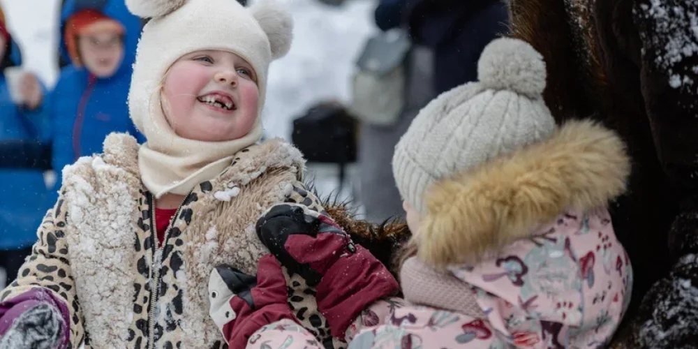 На приходе храма Ризоположения в Леонове прошел семейный праздник «Широкая Масленица»