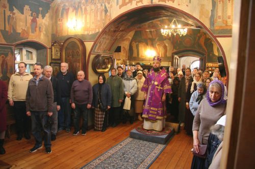 В субботу поминовения усопших митрополит Арсений возглавил богослужение в храме Успения Пресвятой Богородицы в Архангельском-Тюрикове