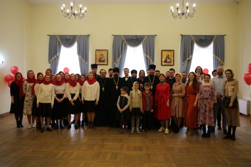 Молодежь Северо-Восточного и Юго-Восточного викариатств поздравила архиепископа Матфея с праздником Светлого Христова Воскресения