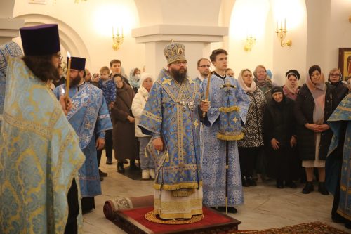 В канун праздника Казанской иконы Божией Матери архиепископ Егорьевский Матфей совершил Всенощное бдение в храме Казанской иконы Божией Матери в Лосиноостровской