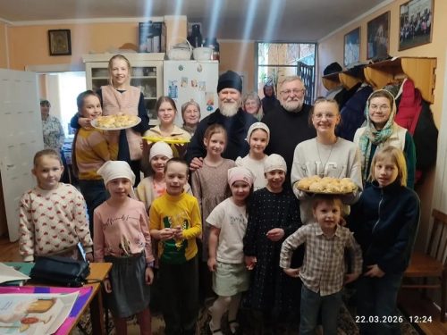 В день памяти 40 Севастийских мучеников воспитанники воскресной школы «Виноградинка» храма Владимирской иконы Божией Матери в Виноградове традиционно напекли «жаворонков»