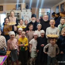 В день памяти 40 Севастийских мучеников воспитанники воскресной школы «Виноградинка» храма Владимирской иконы Божией Матери в Виноградове традиционно напекли «жаворонков»