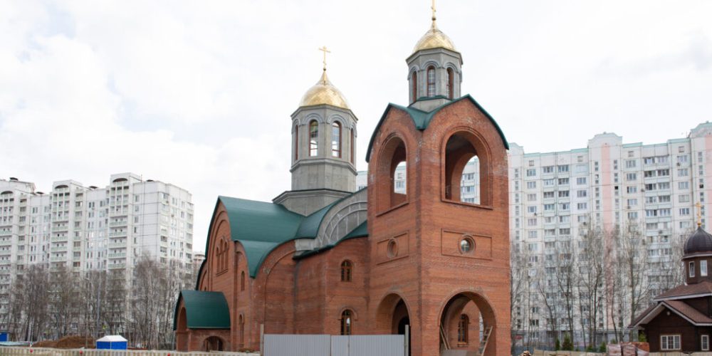 Продолжается строительство храма Усекновения главы Иоанна Предтечи в поселке Северный