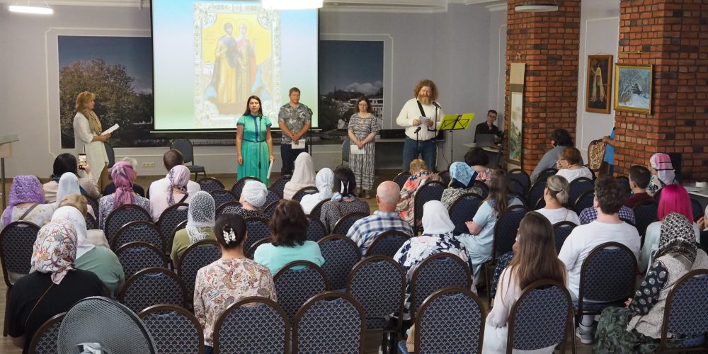 В храме Собора Московских святых в Бибиреве творческим вечером отметили окончание Петрова поста