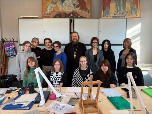 Клирик храма иконы Божией Матери «Нечаянная Радость» в Марьиной Роще провел первое занятие на факультете иконописи Колледжа дизайна и декоративного искусства имени С.Г. Строганова