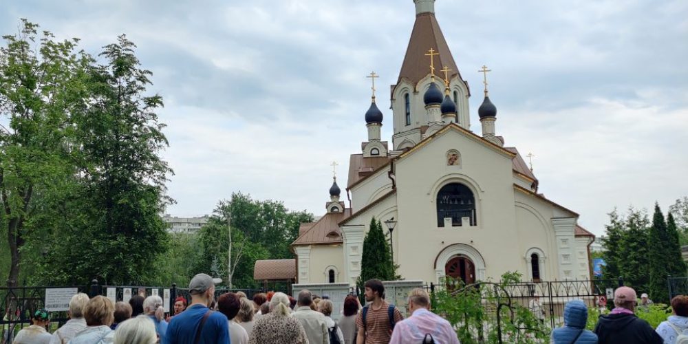 В рамках программы «Московское долголетие» храм иконы Божией Матери «Неопалимая Купина» в Отрадном организовал несколько экскурсий по району