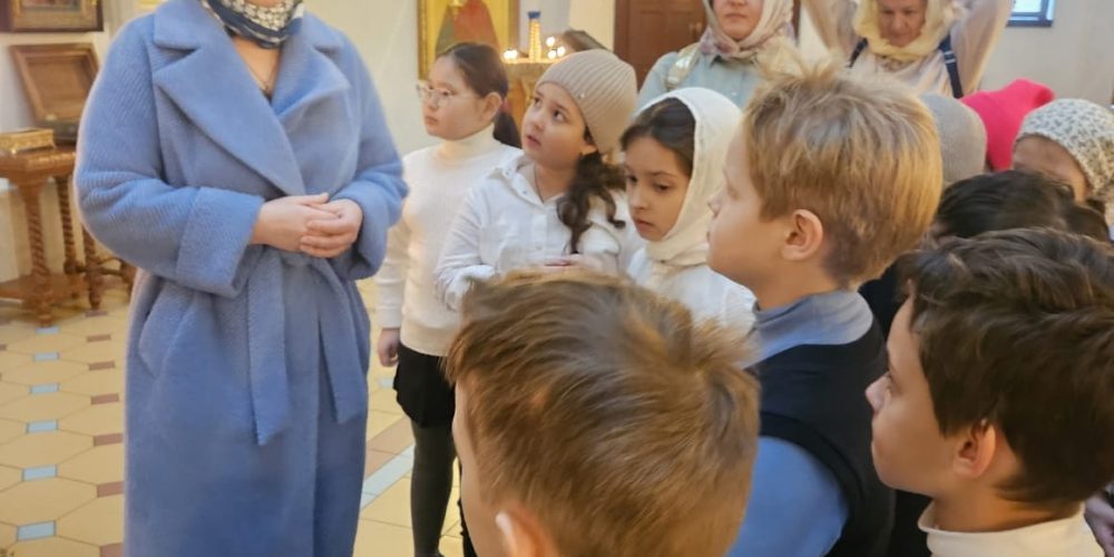 Второклассники школы №1554 побывали на экскурсии в храме иконы Божией Матери «Неопалимая Купина» в Отрадном