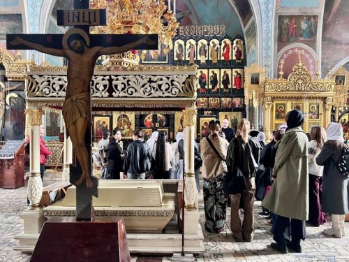 Храм святых мучеников Адриана и Наталии в Бабушкине с экскурсией посетили студенты Института Славянской Культуры