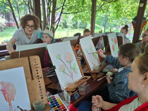 Учебный год закончился, а встречи в воскресной школе при храме Живоначальной Троицы в Останкине продолжаются