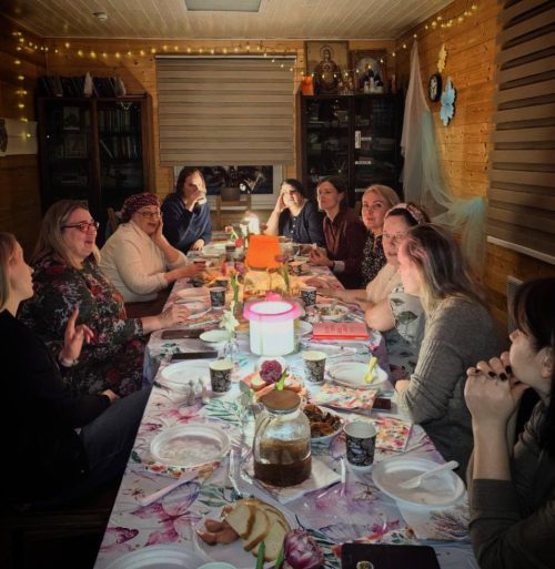 В храме иконы Божией Матери «Отрада и Утешение» в Ярославском прошел «Тёплый вечер» для мамочек прихода