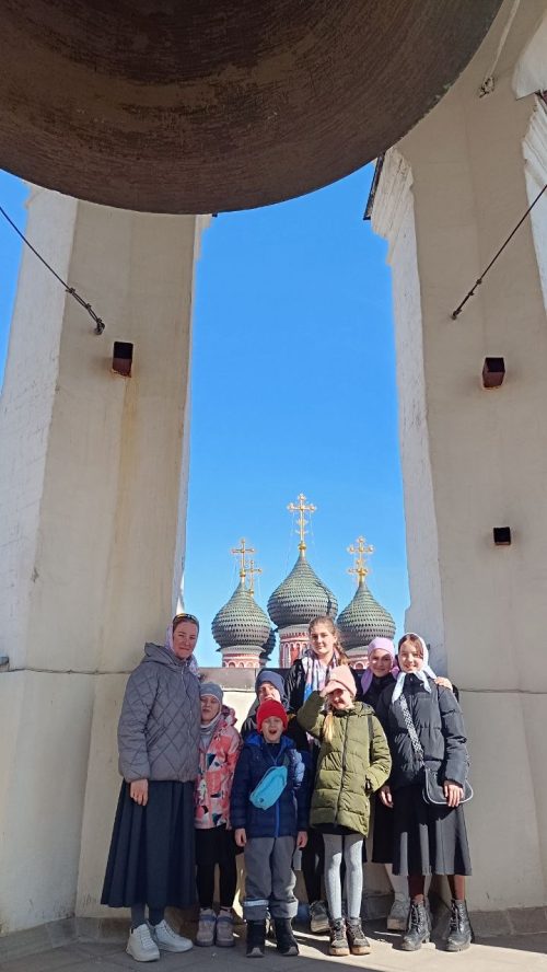 Представители воскресной школы «Ихтис» при храме Успения Пресвятой Богородицы в Останкине совершили паломничество в Высоко-Петровский мужской монастырь