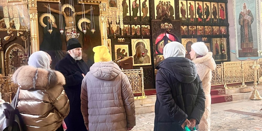 В храме святых мучеников Адриана и Наталии в Бабушкине состоялась экскурсия ко Дню гида, организованная в рамках акции «Московские истории» совместно с Комитетом по туризму города Москвы