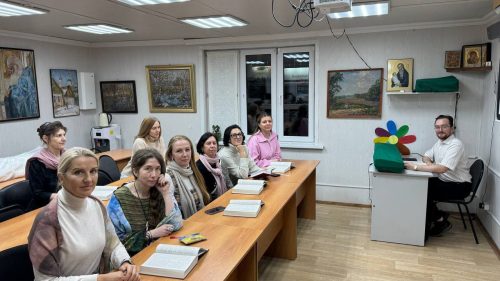 В храме святителя Макария (Невского), митрополита Московского и Коломенского в Бутырском возобновил свою работу Библейский кружок для взрослых