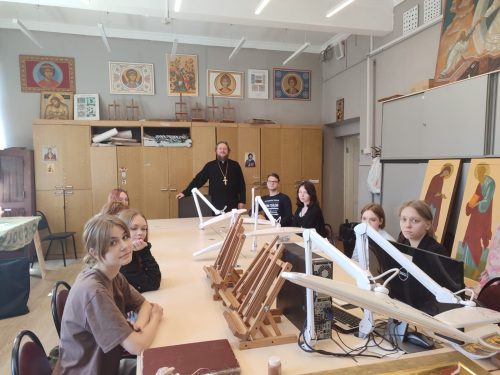 Клирик храма иконы Божией Матери «Нечаянная Радость» в Марьиной Роще встретился со студентами Колледжа дизайна и декоративного искусства имени С. Г. Строгонова