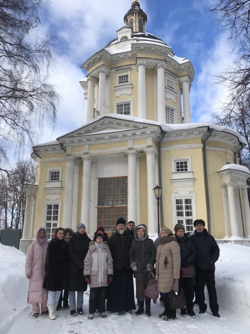 В День гида храм Владимирской иконы Божией Матери в Виноградове принимал гостей на экскурсию