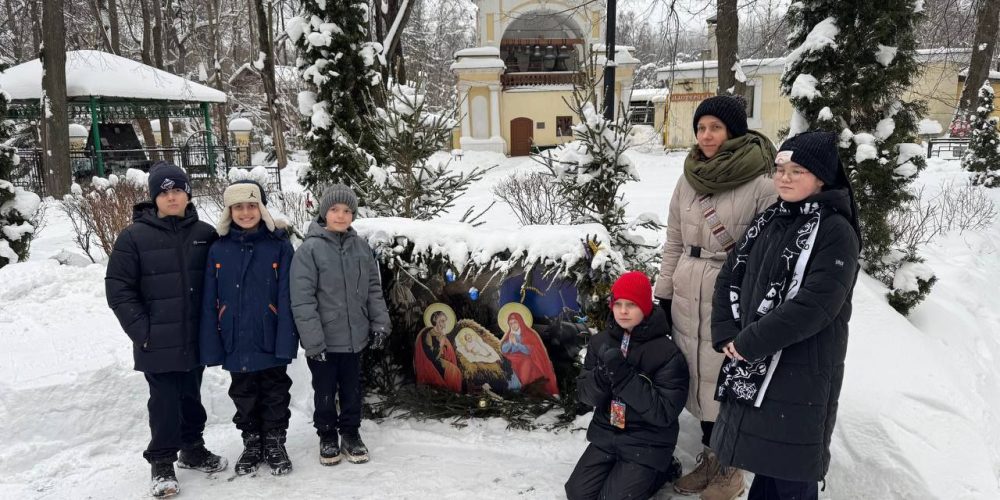 Ученики школы № 1558 в рамках школьного курса ОРКСЭ посетили храм Владимирской иконы Божией Матери в Виноградове